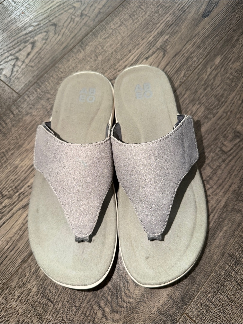 ABEO Buffy Neutral Flip Flop Sandals in light gray Sz 7